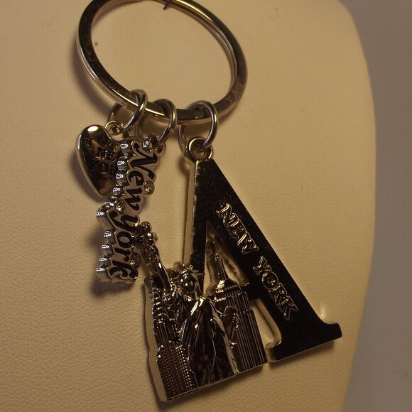 New York Silver Tone Key ring Key Chain Key Holder - Picture 1 of 6
